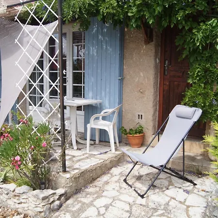Petit Atypique Et Cosy En Provence Holiday home Saint-Etienne-les-Orgues